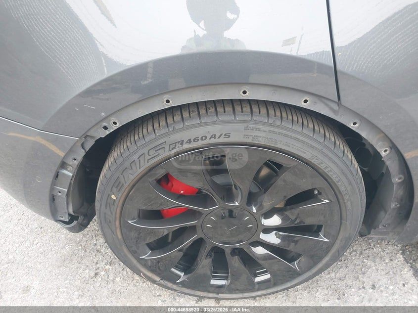 Tesla Model Y - фото 6