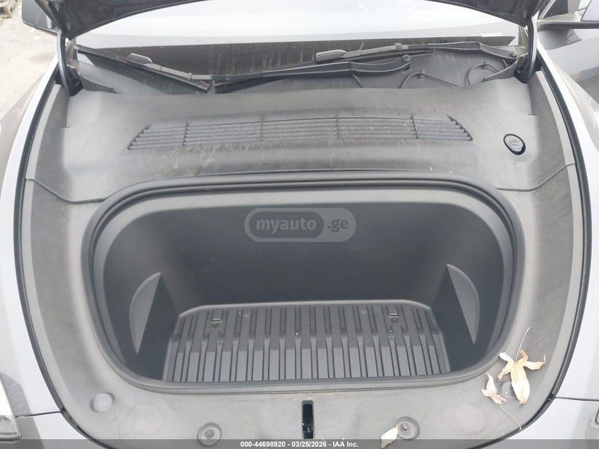 Tesla Model Y - фото 9