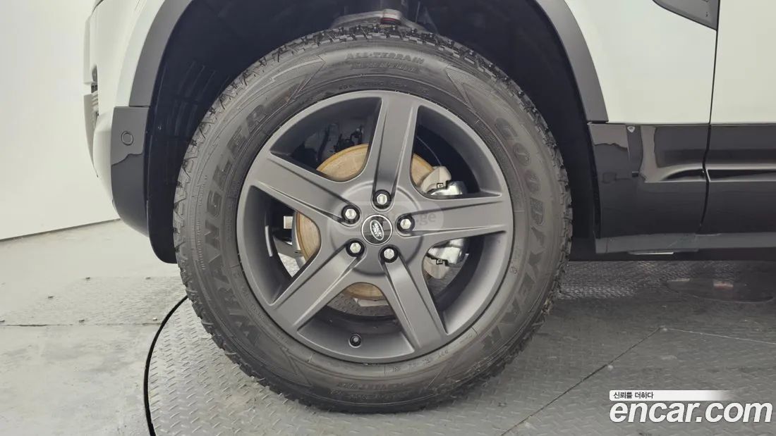 Land Rover Defender 90 2025 — миниатюра 9