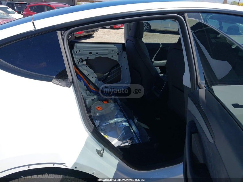 Tesla Model Y 2026 — миниатюра 11