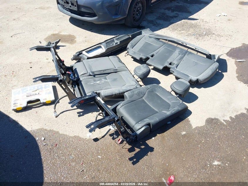 Tesla Model Y 2026 — миниатюра 14