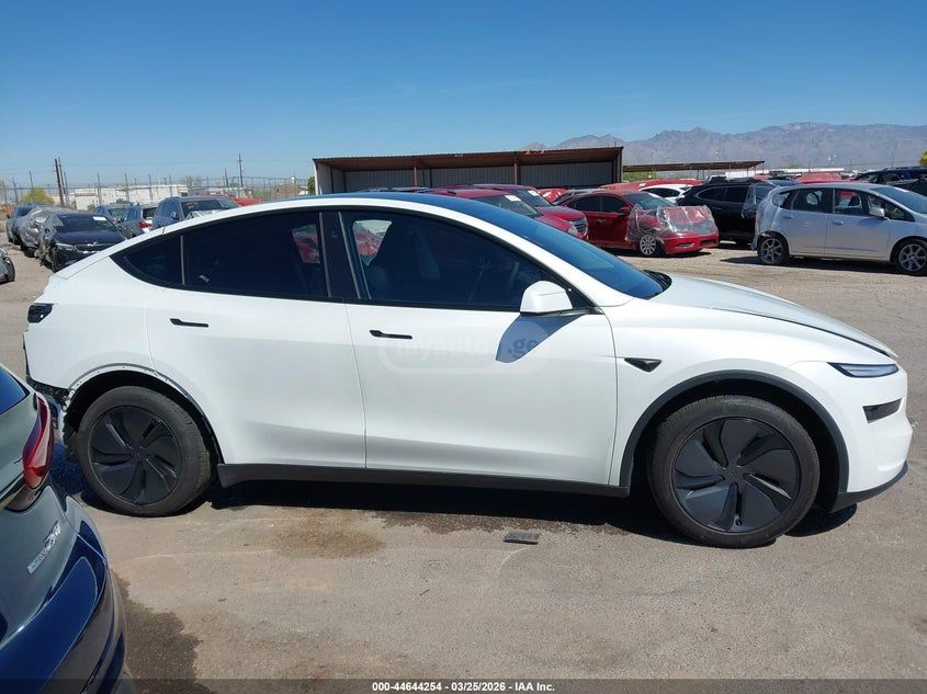 Tesla Model Y 2026 — миниатюра 5