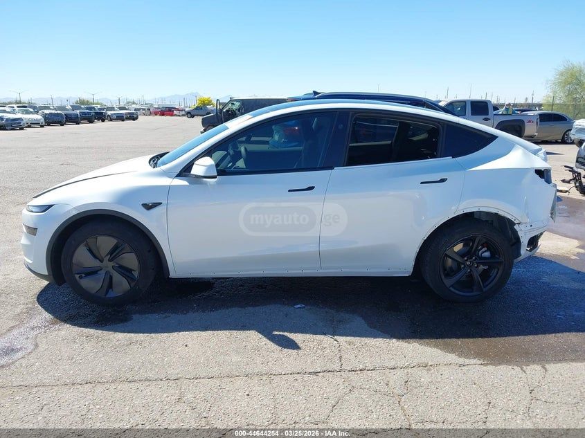 Tesla Model Y 2026 — миниатюра 6