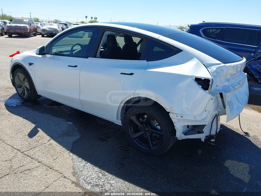 Tesla Model Y 2026 — миниатюра 7