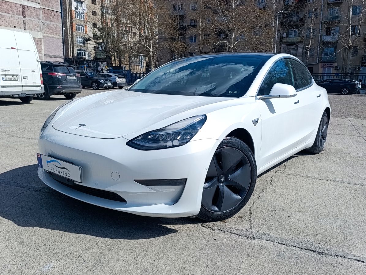 Tesla Model 3 - фото 1