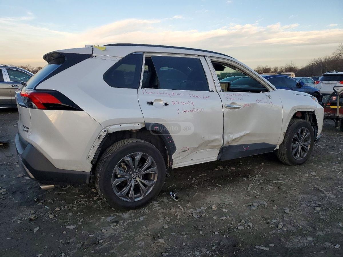 Toyota RAV 4 - фото 3