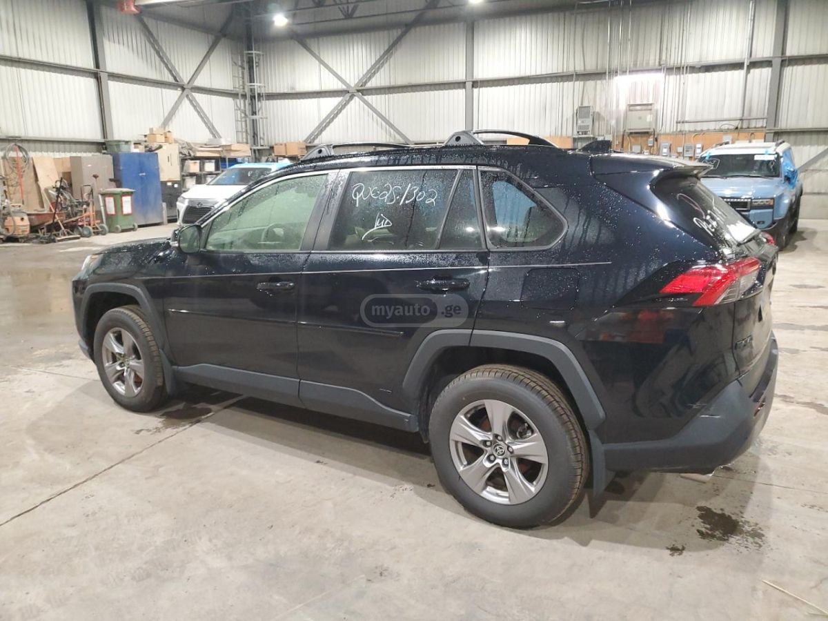 Toyota RAV 4 - фото 2