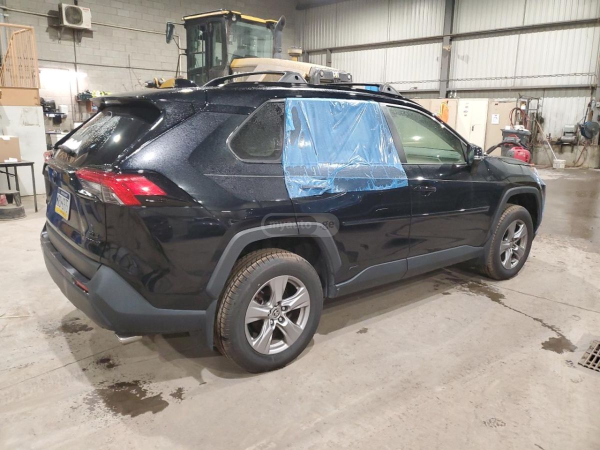 Toyota RAV 4 - фото 3