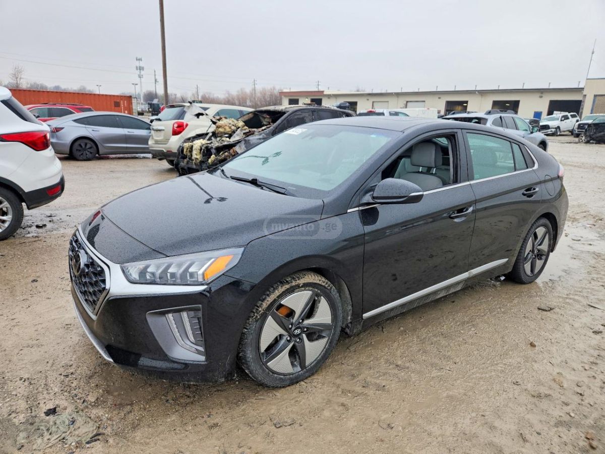 Hyundai Ioniq - фото 1