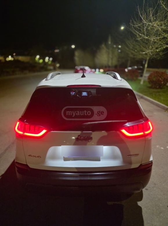 Jeep Cherokee - фото 1