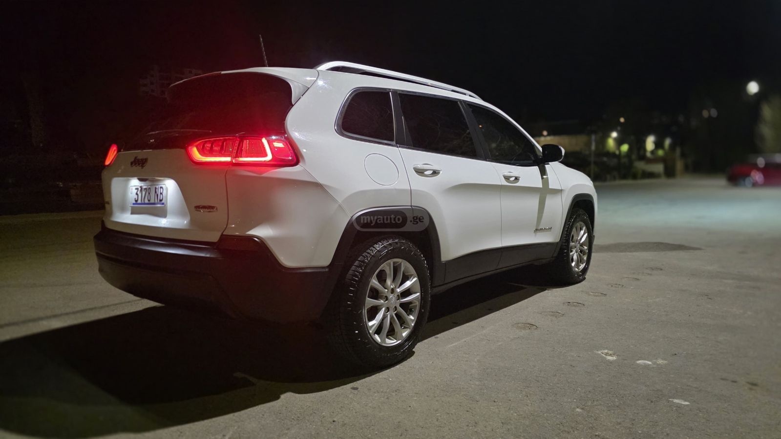Jeep Cherokee - фото 2