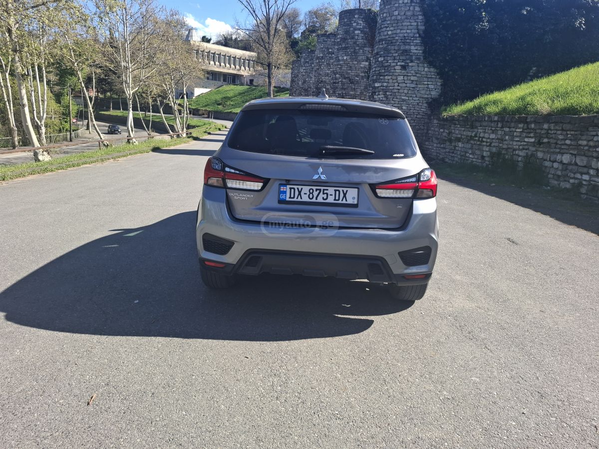 Mitsubishi Outlander Sport - фото 1