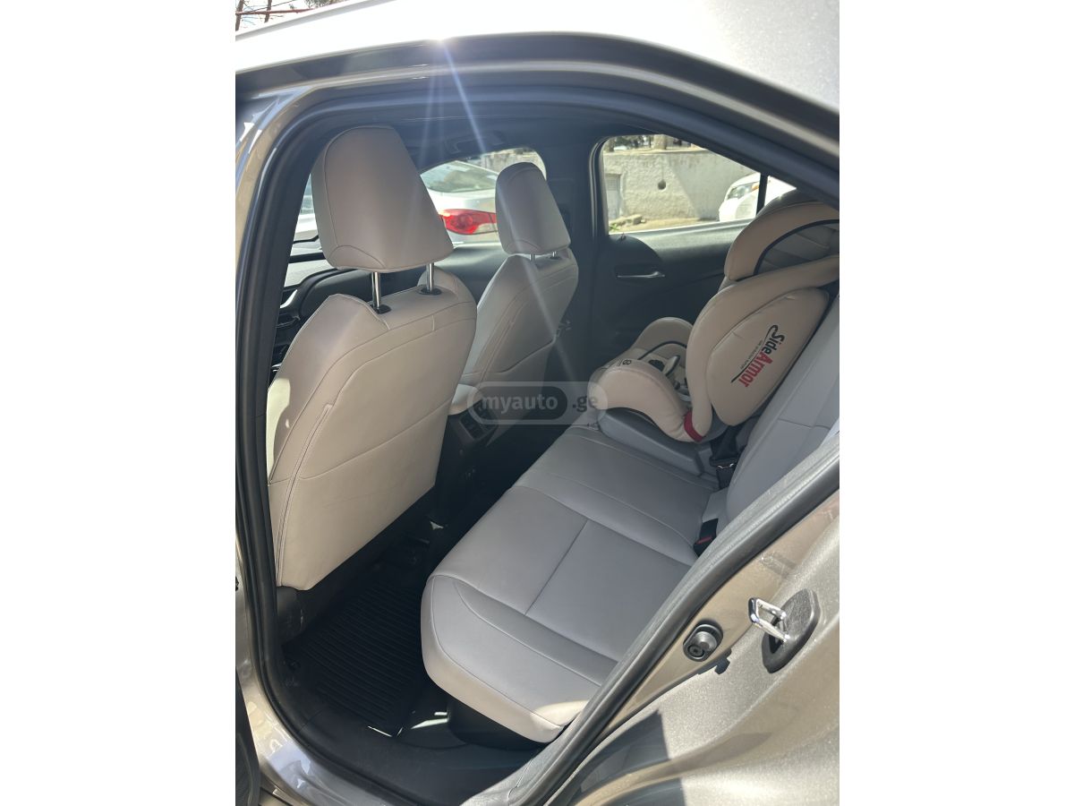 Lexus UX 250 h - фото 3