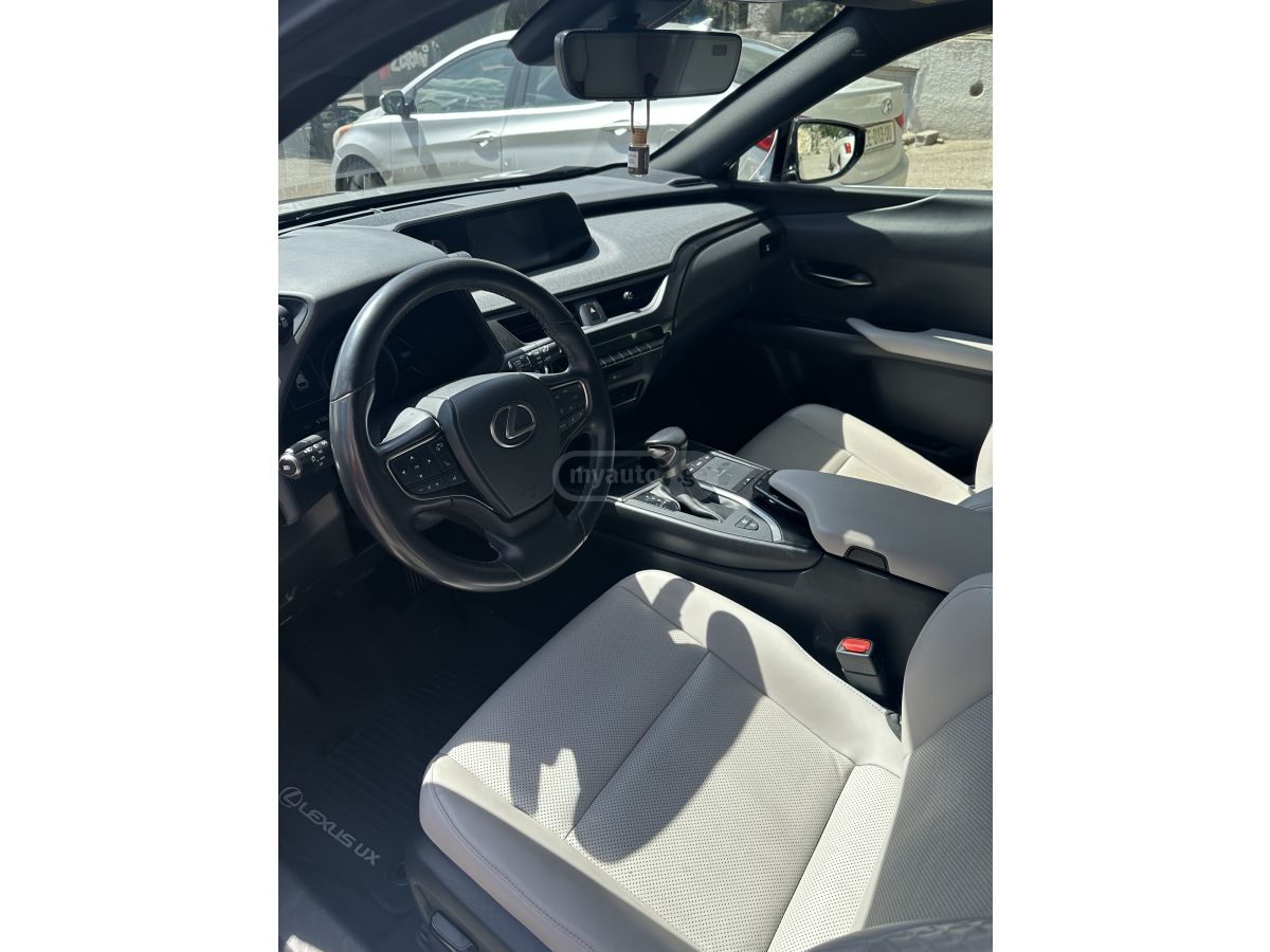 Lexus UX 250 h - фото 4