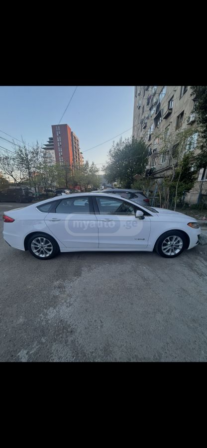 Ford Fusion - фото 3