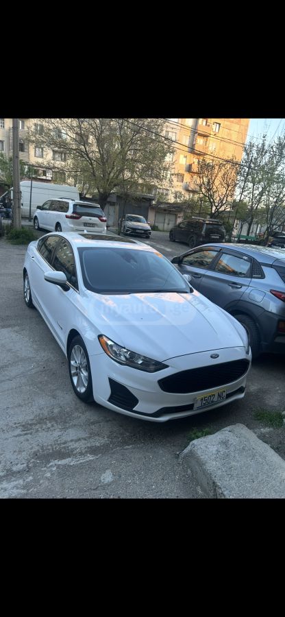 Ford Fusion - фото 4