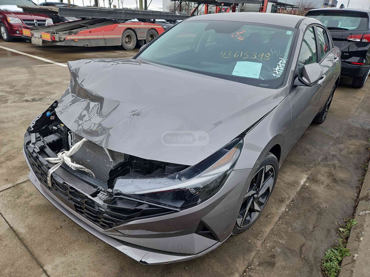Hyundai Elantra - фото 1