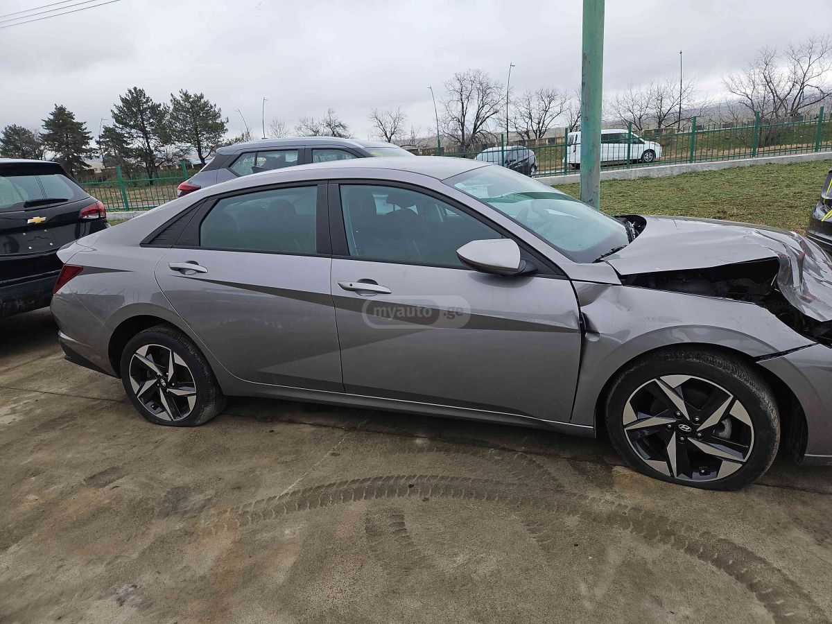 Hyundai Elantra - фото 2