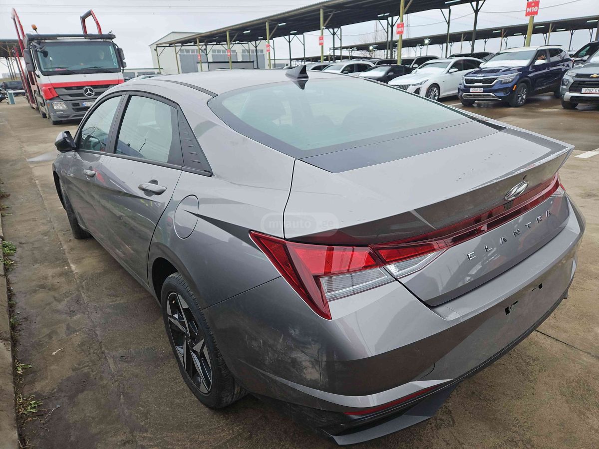 Hyundai Elantra - фото 3