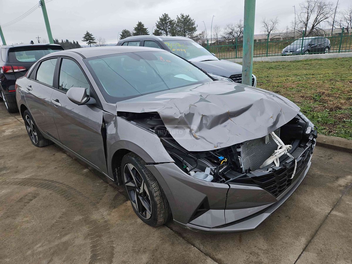 Hyundai Elantra - фото 4