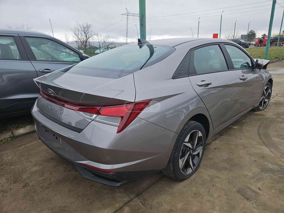 Hyundai Elantra - фото 5