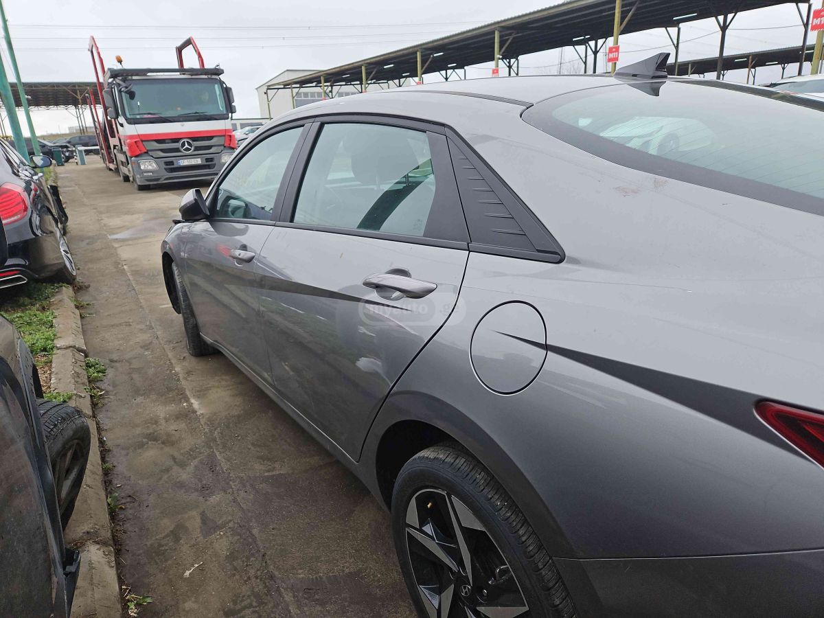 Hyundai Elantra - фото 6