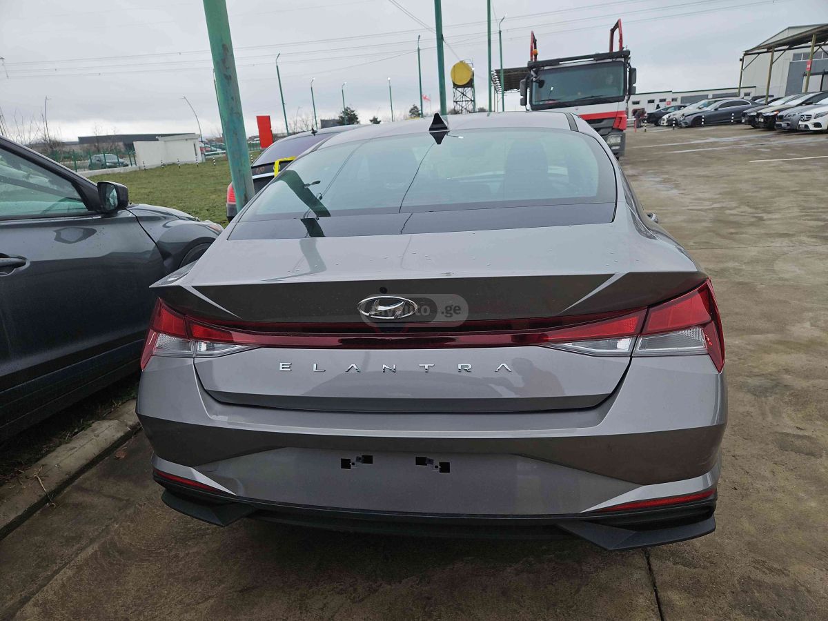 Hyundai Elantra - фото 7