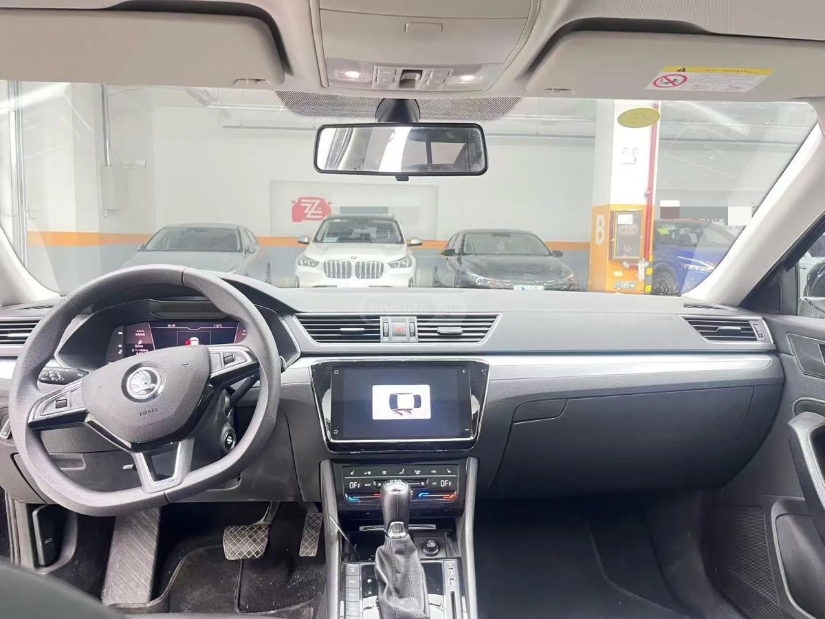 Skoda Superb 2024 — миниатюра 5