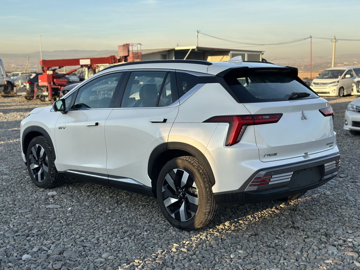 Mitsubishi Airtrek - фото 3