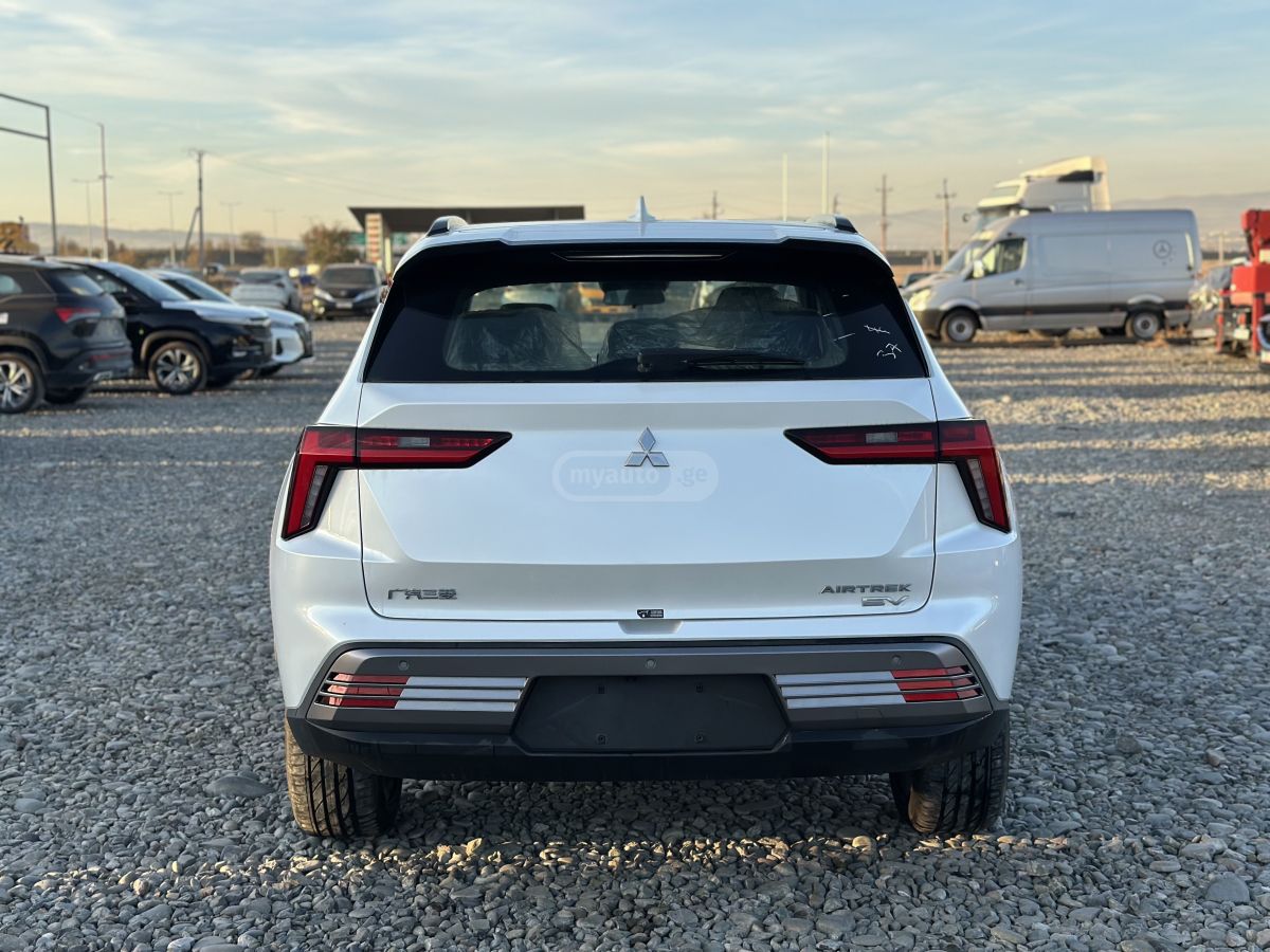Mitsubishi Airtrek - фото 4