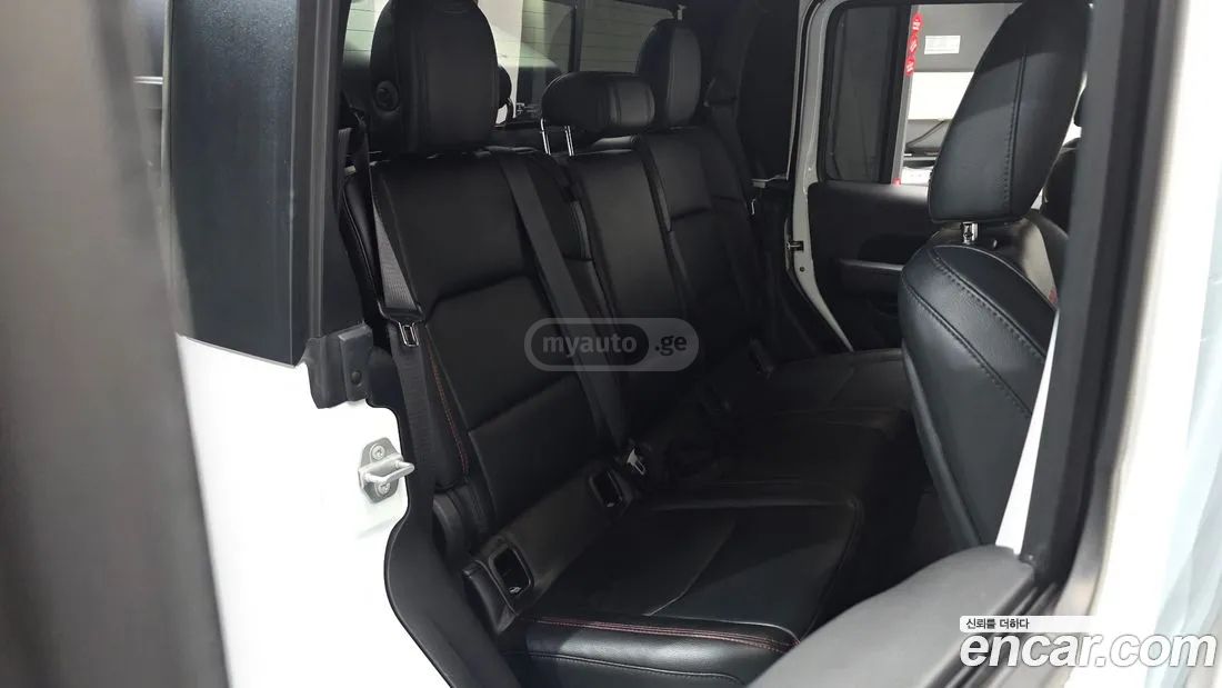 Jeep Gladiator - фото 11