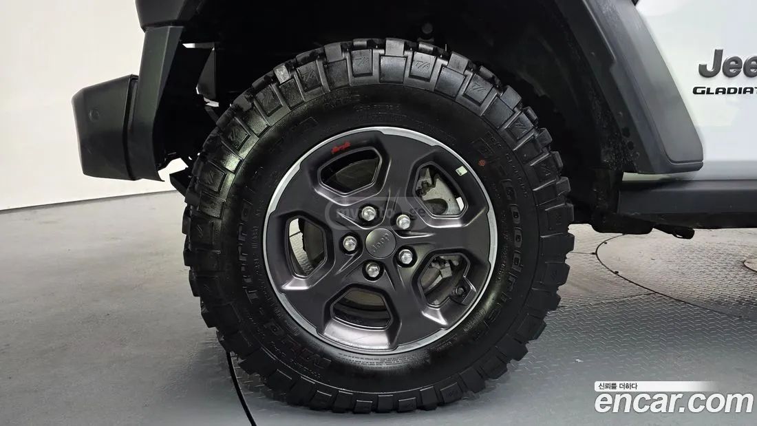 Jeep Gladiator - фото 5