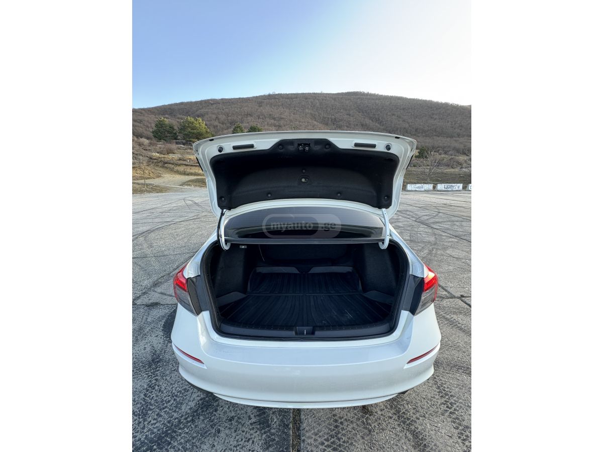 Honda Sport 4dr Sedan CVT — миниатюра 9