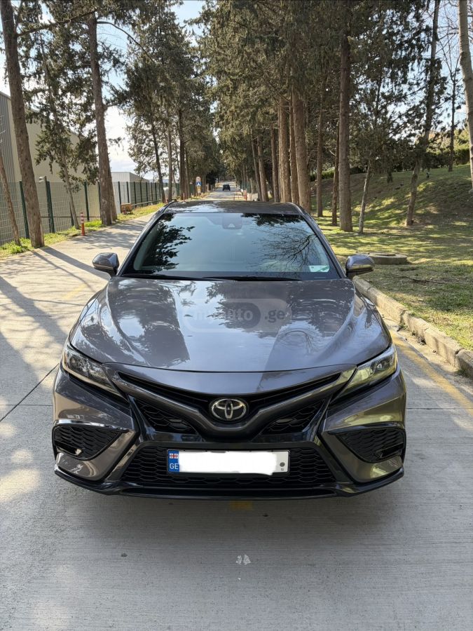 Toyota Camry - фото 1