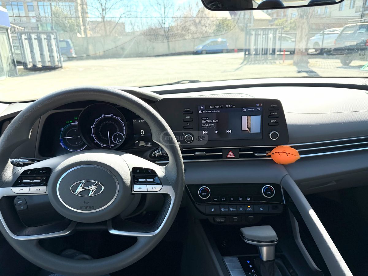 Hyundai Elantra - фото 3