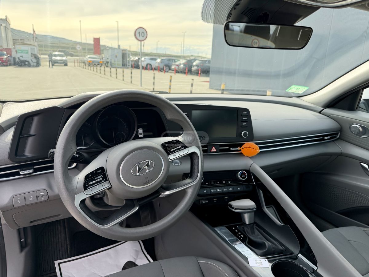 Hyundai Elantra - фото 7