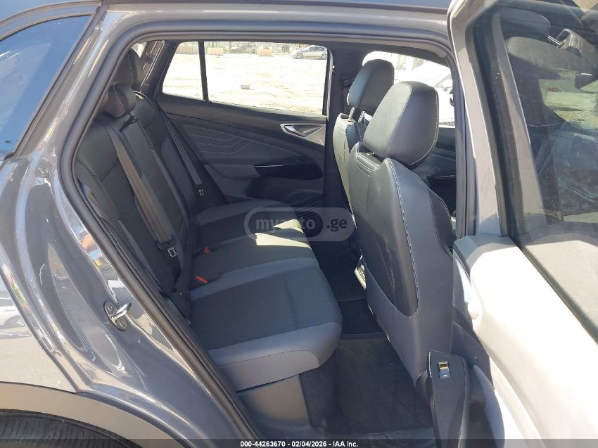 Volkswagen ID 4 - фото 1