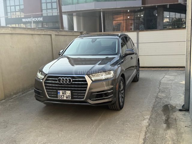 Audi Q7 - фото 1
