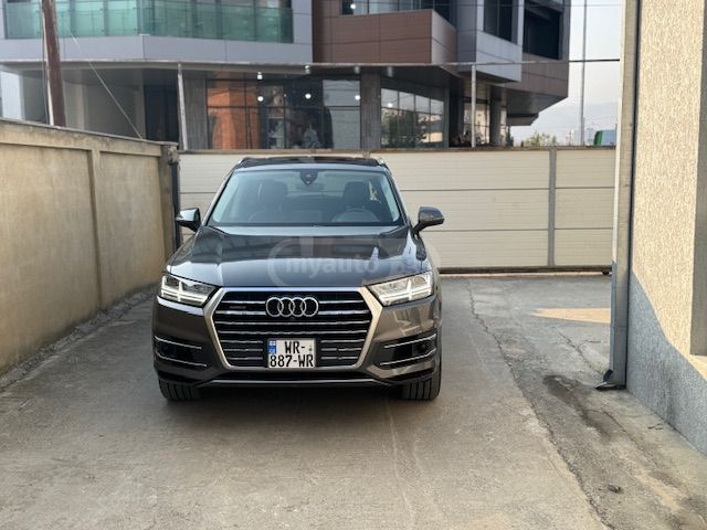 Audi Q7 - фото 10