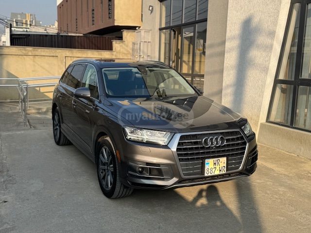 Audi Q7 - фото 14