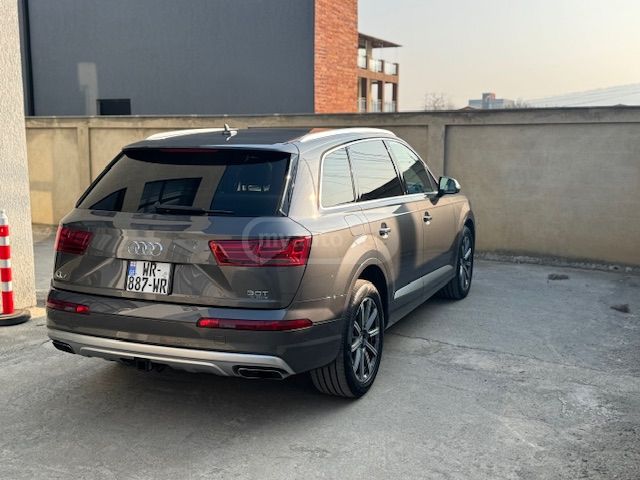 Audi Q7 - фото 7