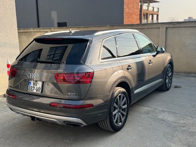 Audi Q7 - фото 8