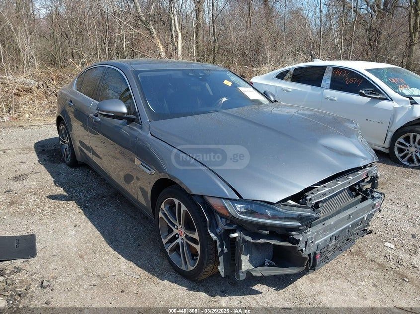 Jaguar XE - фото 1