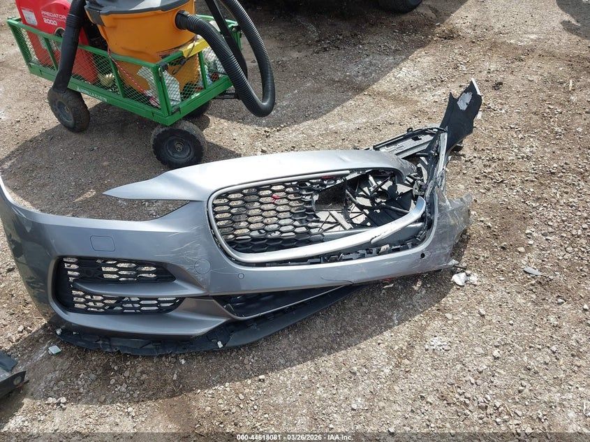 Jaguar XE - фото 11