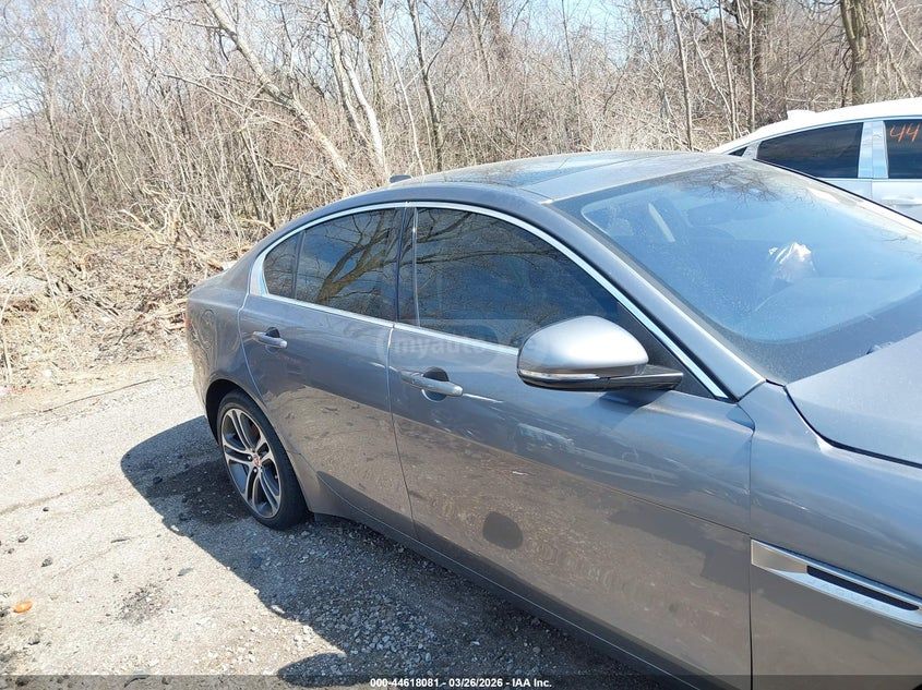 Jaguar XE - фото 13