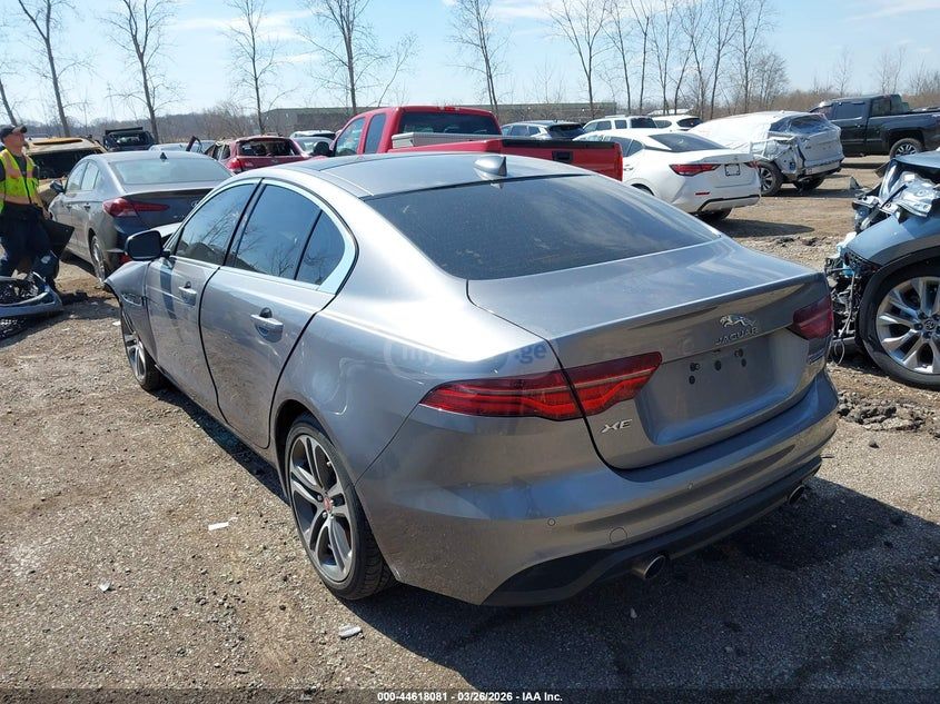 Jaguar XE - фото 3