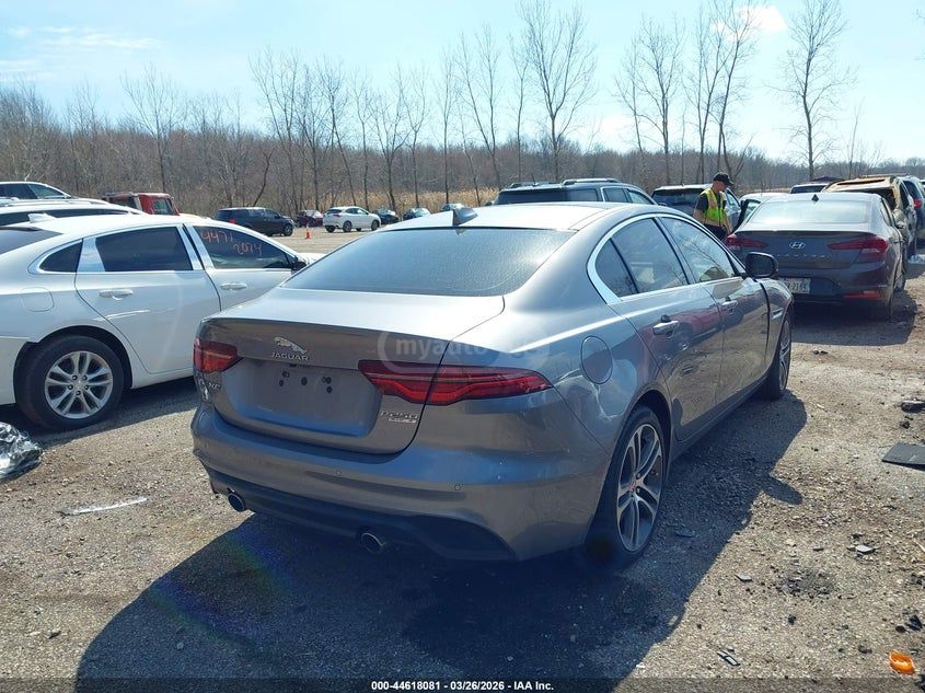 Jaguar XE - фото 4