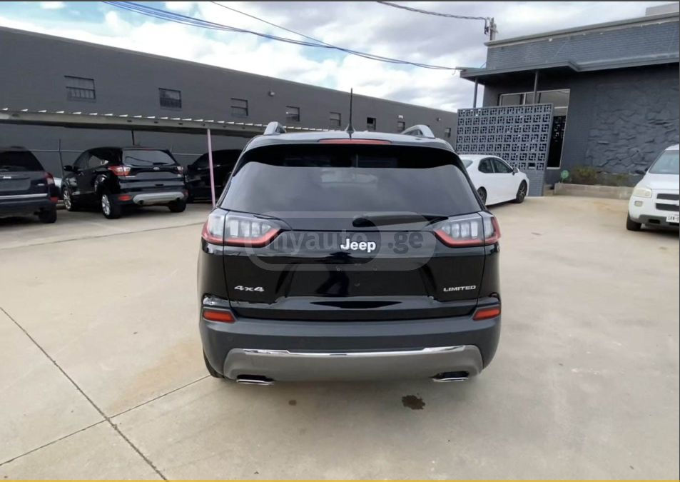 Jeep Cherokee - фото 3