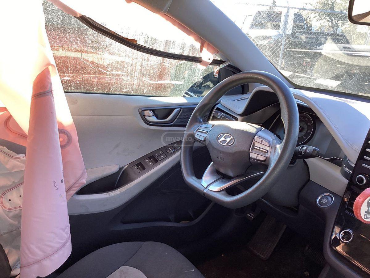 Hyundai Ioniq - фото 11