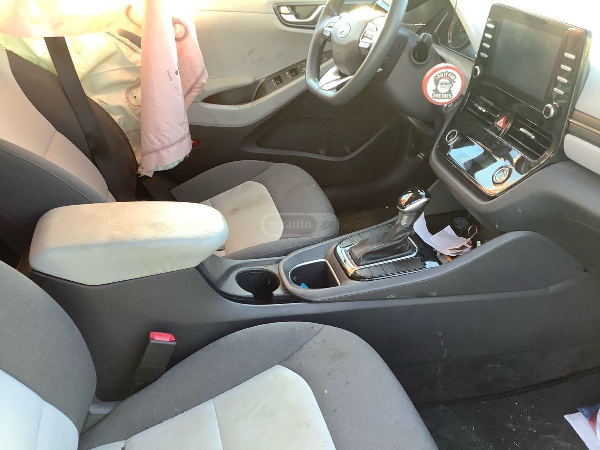Hyundai Ioniq - фото 13